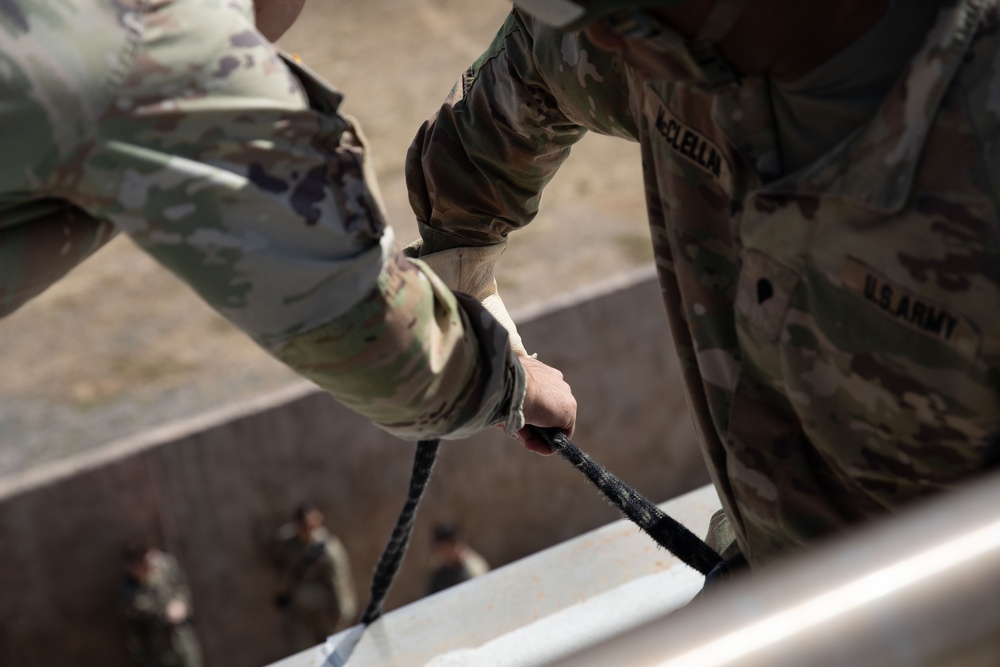 25th ID Enhances Readiness at Lightning Academy Air Assault Course