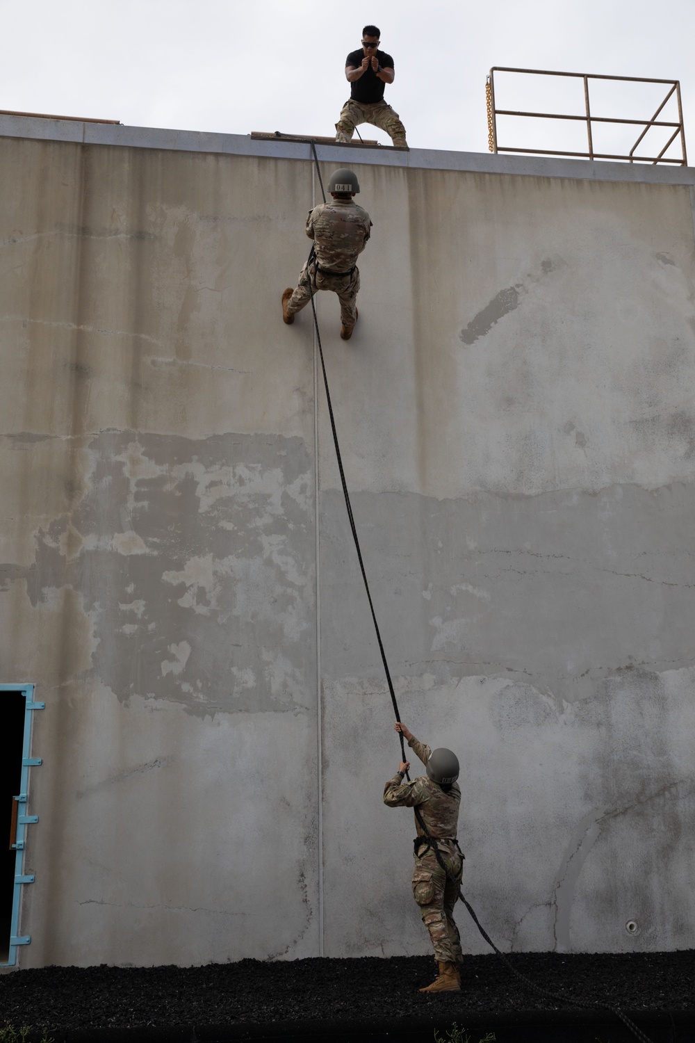 25th ID Enhances Readiness at Lightning Academy Air Assault Course