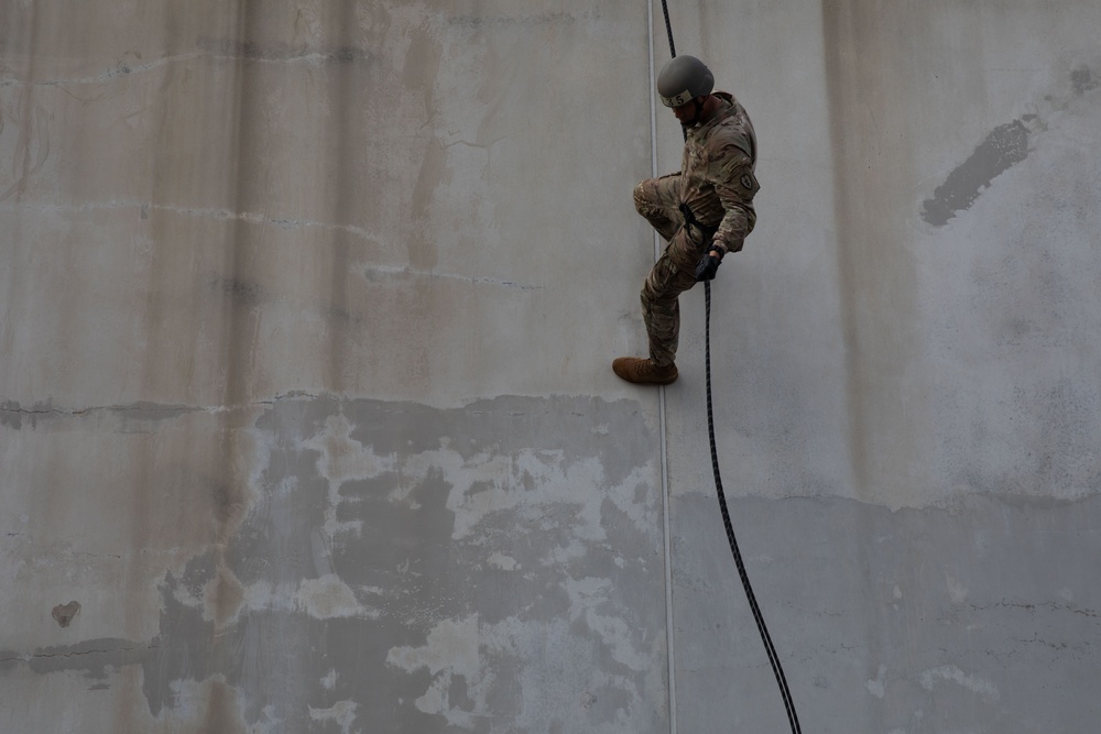25th ID Enhances Readiness at Lightning Academy Air Assault Course