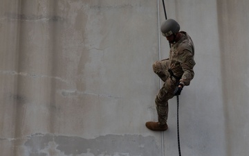 25th ID Enhances Readiness at Lightning Academy Air Assault Course