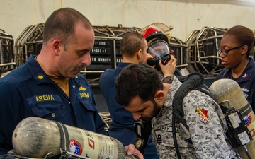 Nimitz Host Pakistani Distinguished Visitors