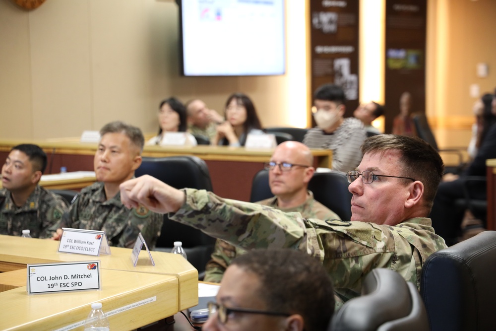 5th LSC Commanding General Brig. Gen. Jum Bum Visits 19ESC