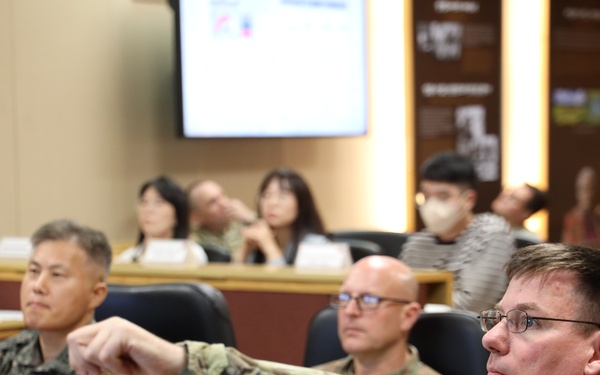 5th LSC Commanding General Brig. Gen. Jum Bum Visits 19ESC