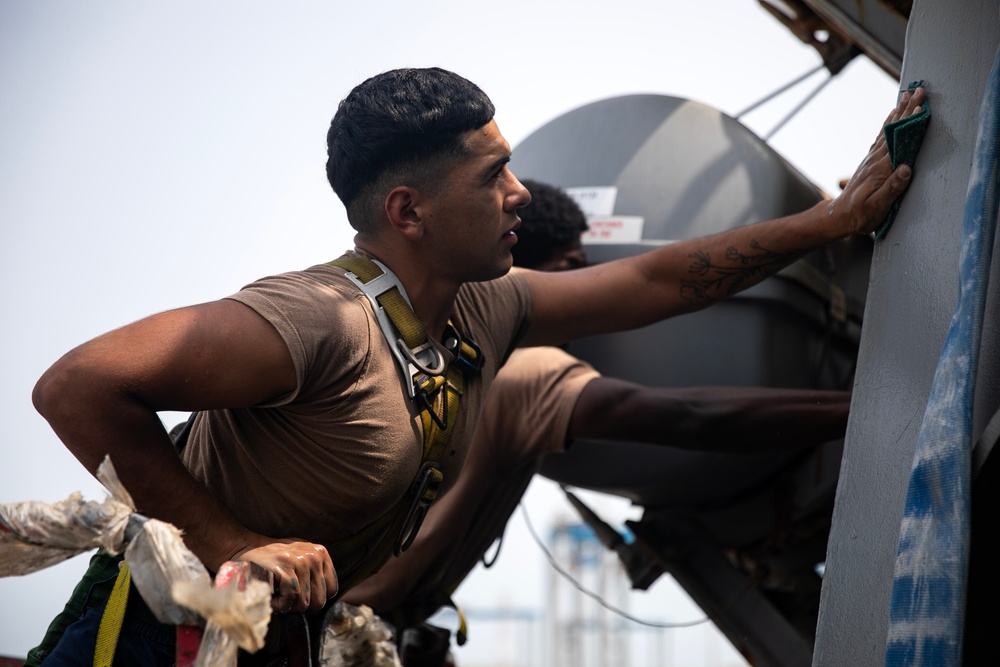 USS WAYNE E. MEYER CONDUCTS ROUTINE OPERATIONS