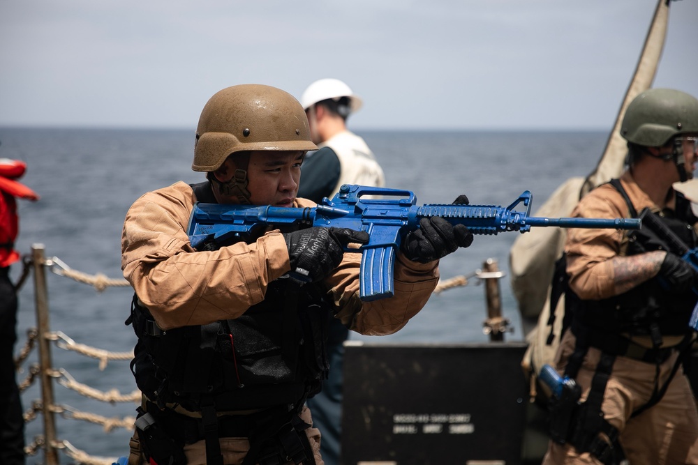 USS WAYNE E. MEYER SAILORS CONDUCT VBSS TRAINING
