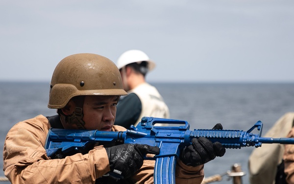 USS WAYNE E. MEYER SAILORS CONDUCT VBSS TRAINING