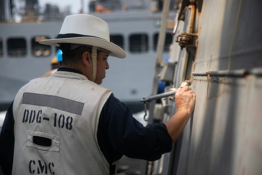 USS WAYNE E. MEYER SAILORS CONDUCT RAS WITH USNS JOHN LEWIS
