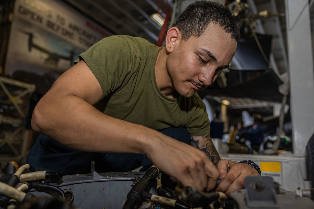 MV-22B Osprey Maintenance on board USS Iwo Jima (LHD 7)