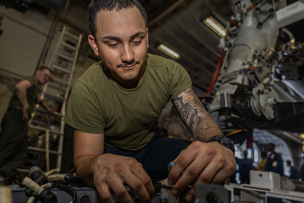 MV-22B Osprey Maintenance on board USS Iwo Jima (LHD 7)