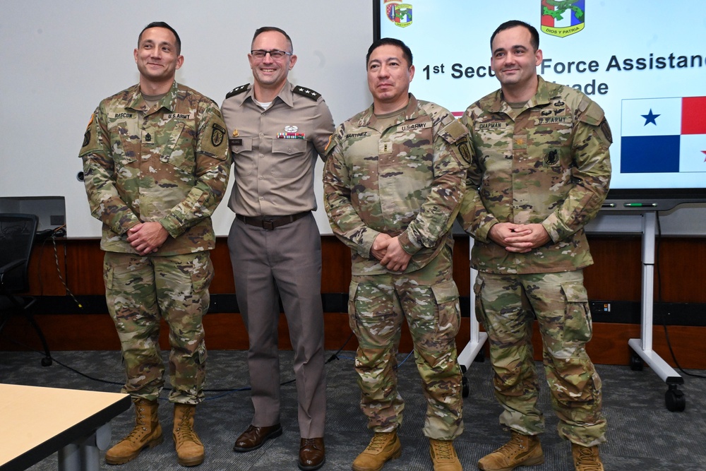 USTRANSCOM deputy commander visits Panama