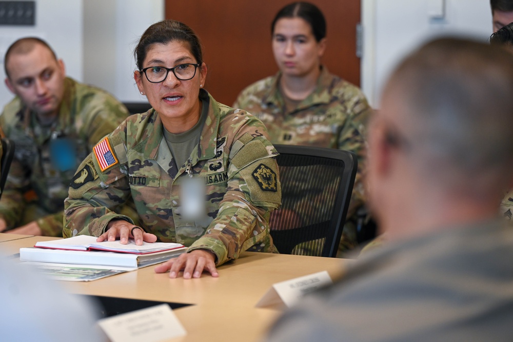 USTRANSCOM deputy commander visits Panama