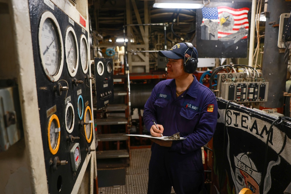 USS Iwo Jima Sailors Maintain Engineering Spaces USS Iwo Jima Sailors Maintain Engineering Spaces