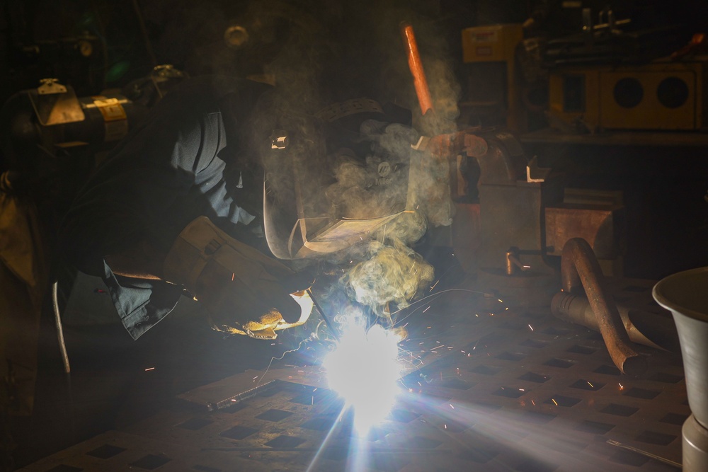 USS Iwo Jima Sailors Conduct Welding Training