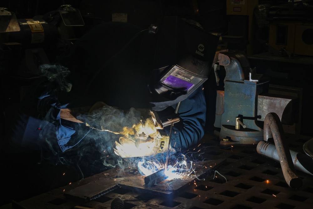 USS Iwo Jima Sailors Conduct Welding Training