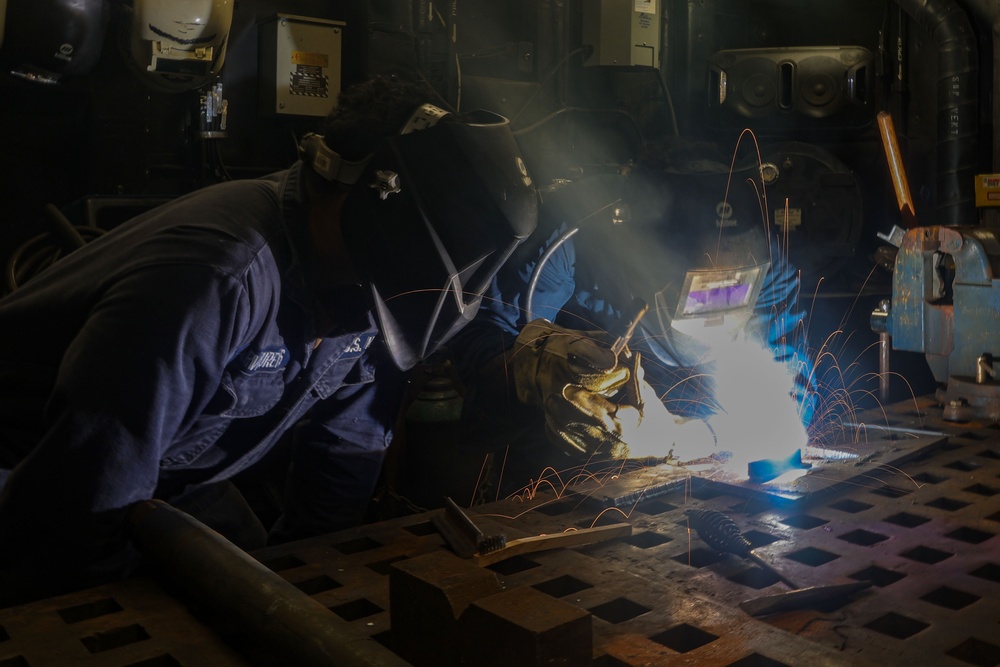 USS Iwo Jima Sailors Conduct Welding Training