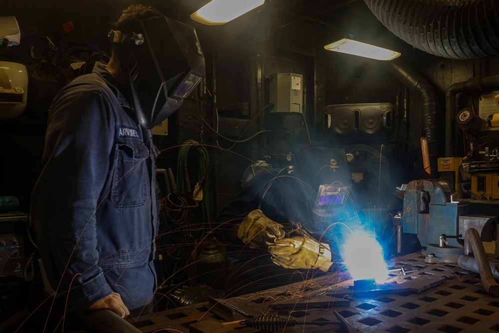 USS Iwo Jima Sailors Conduct Welding Training