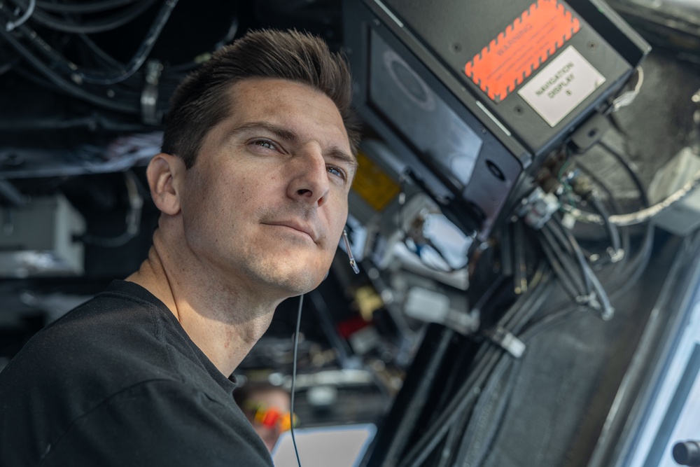 USS Iwo Jima (LHD 7) Conducts Flight Operations