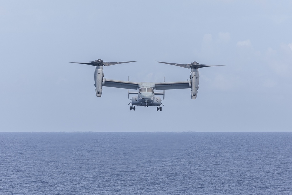 USS Iwo Jima (LHD 7) Conducts Flight Operations