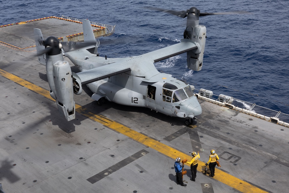 USS Iwo Jima (LHD 7) Conducts Flight Operations
