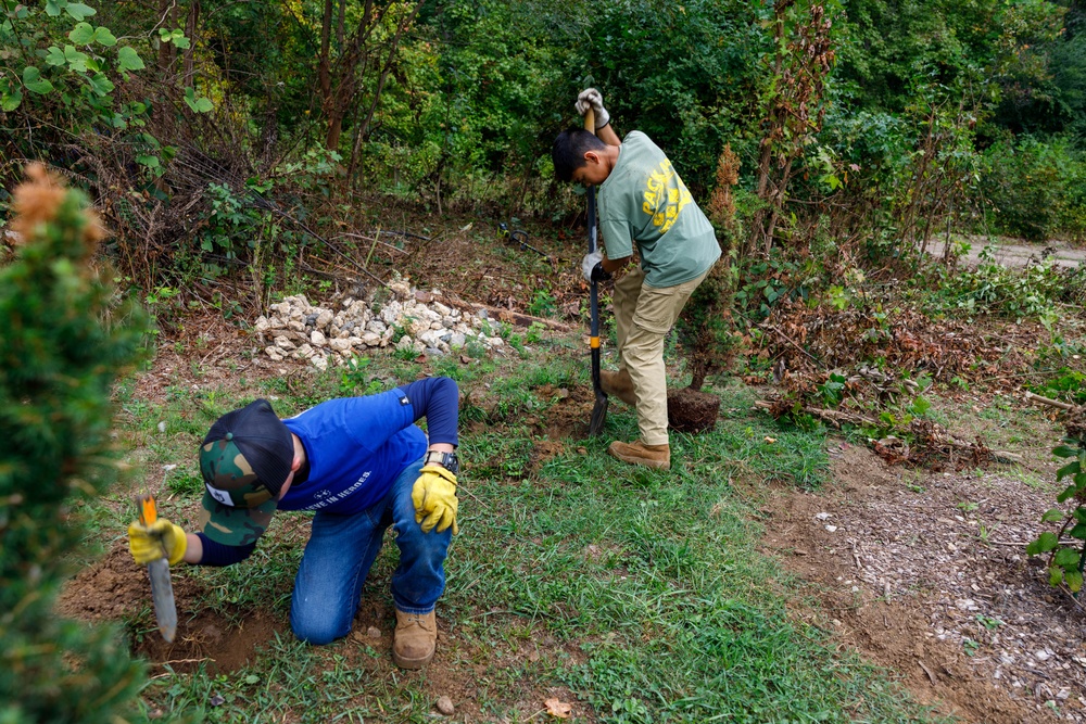 Volunteers celebrate National Public Lands Day at Pollinator Garden