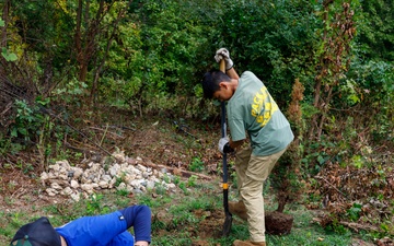 Volunteers celebrate National Public Lands Day at Pollinator Garden