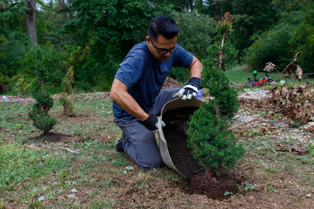 Volunteers celebrate National Public Lands Day at Pollinator Garden