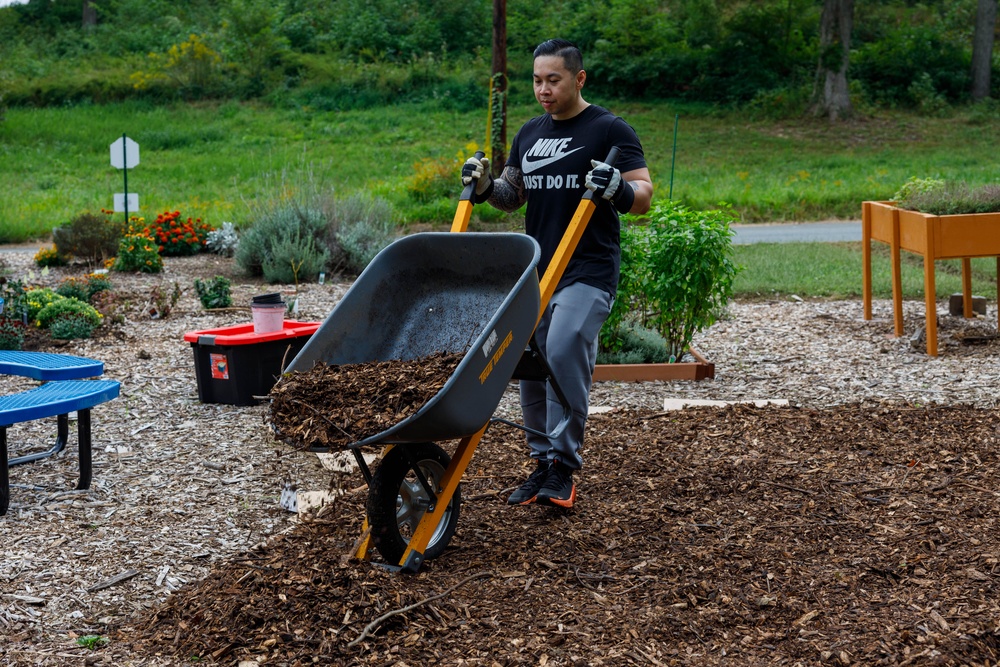 Volunteers celebrate National Public Lands Day at Pollinator Garden