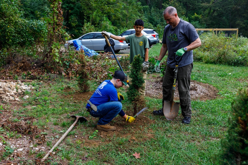 Volunteers celebrate National Public Lands Day at Pollinator Garden