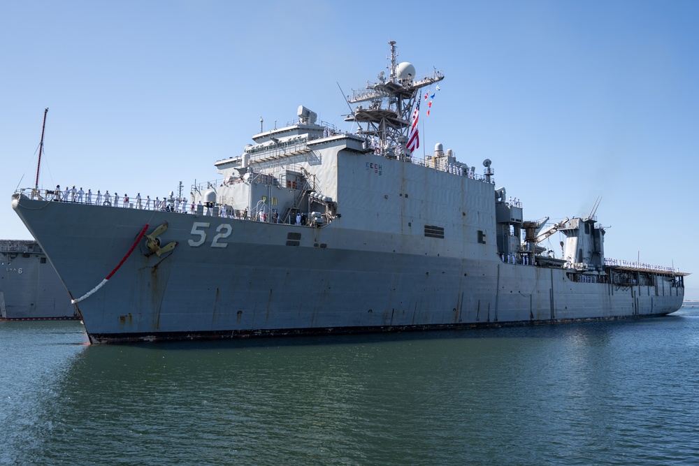 USS Pearl Harbor (LSD 52) arrives at homeport USS Pearl Harbor (LSD 52) arrives at homeport