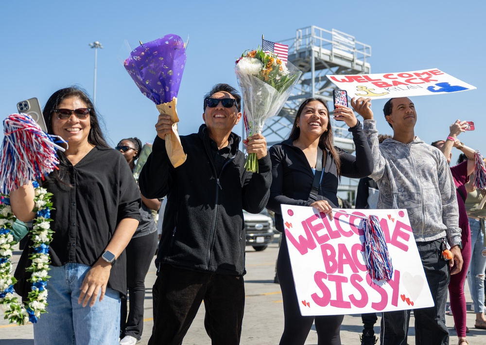 USS Pearl Harbor (LSD 52) arrives at homeport USS Pearl Harbor (LSD 52) arrives at homeport