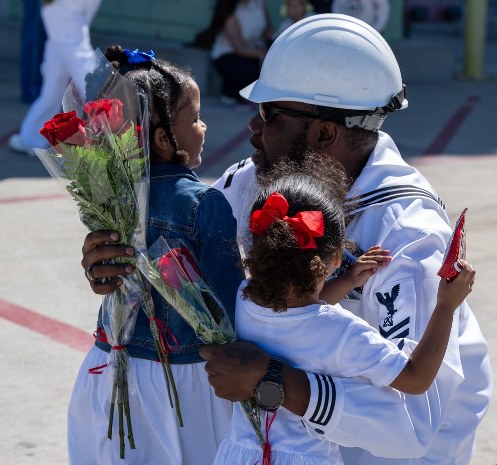 USS Pearl Harbor (LSD 52) arrives at homeport USS Pearl Harbor (LSD 52) arrives at homeport
