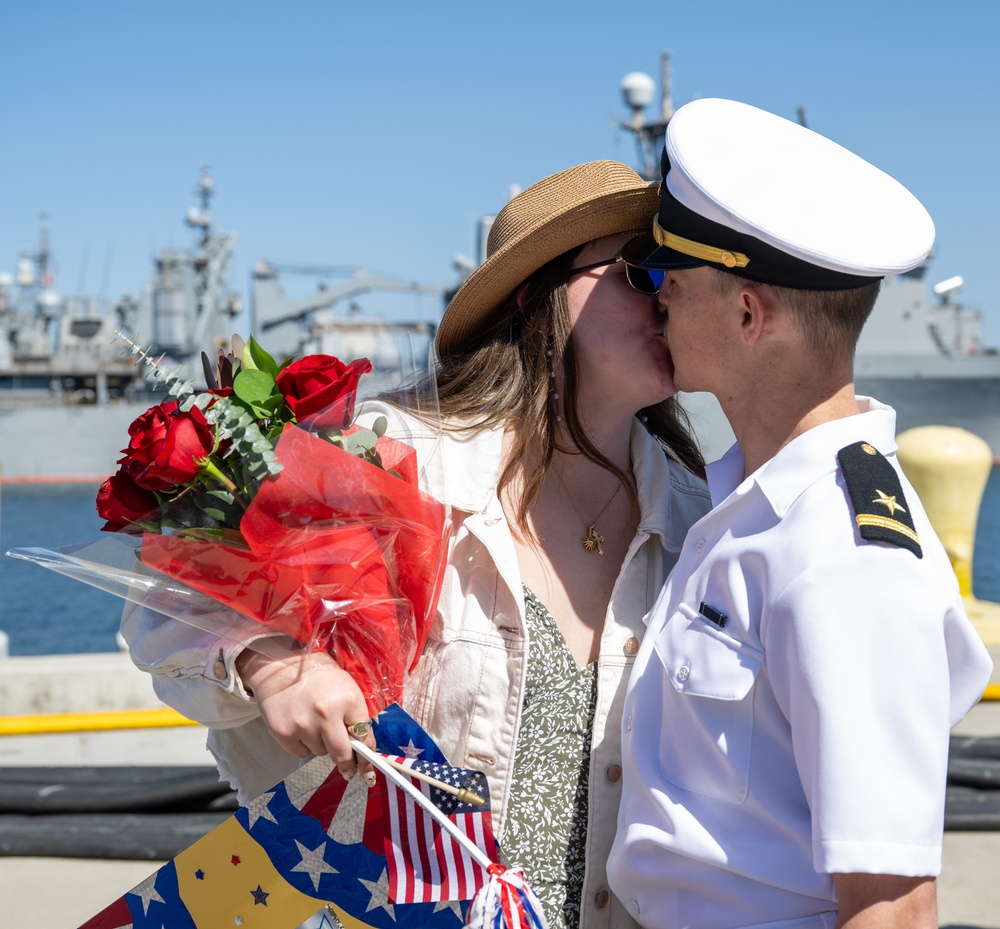 USS Pearl Harbor (LSD 52) arrives at homeport USS Pearl Harbor (LSD 52) arrives at homeport
