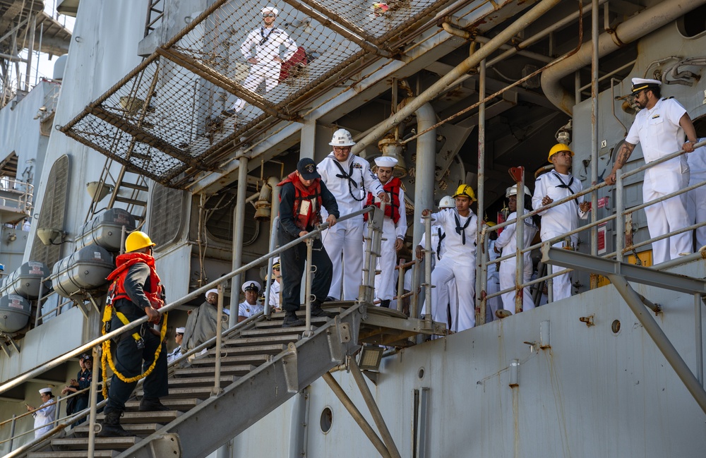 USS Pearl Harbor (LSD 52) arrives at homeport USS Pearl Harbor (LSD 52) arrives at homeport