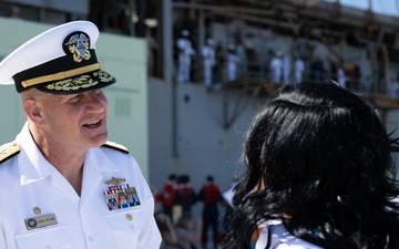 USS Pearl Harbor (LSD 52) arrives at homeport