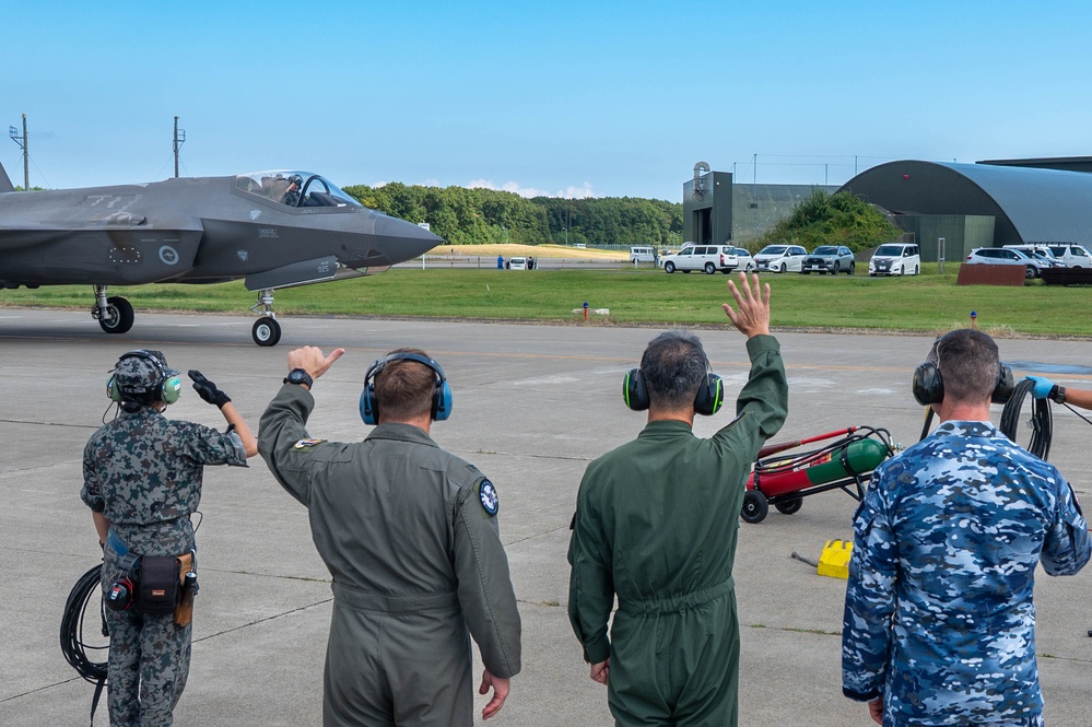 BG25: U.S., Japan and Australia perform Trilateral Exercise