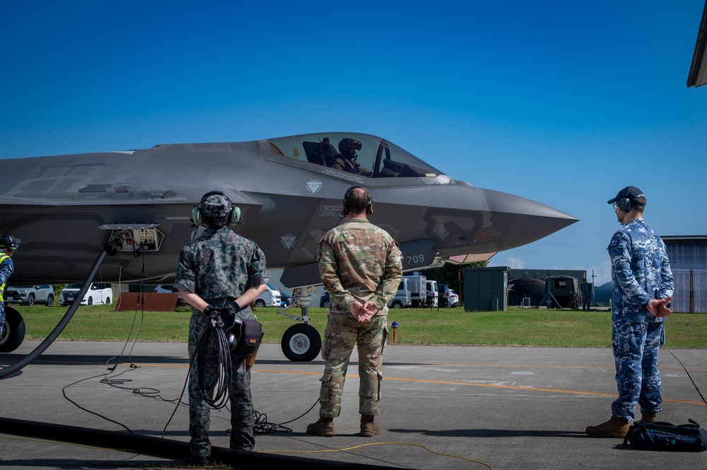 BG25: U.S., Japan and Australia perform Trilateral Exercise