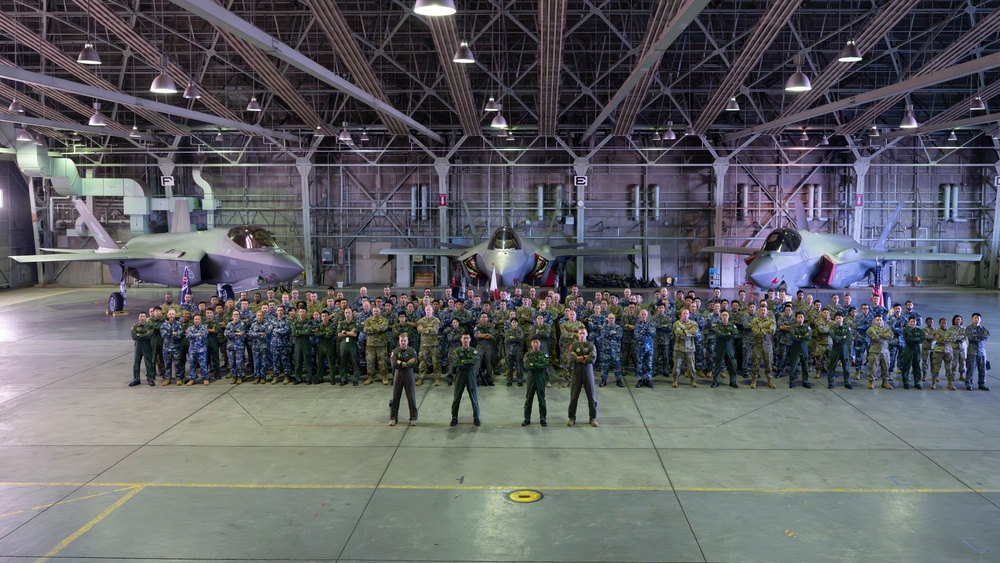 BG25: U.S., Japan and Australia perform Trilateral Exercise