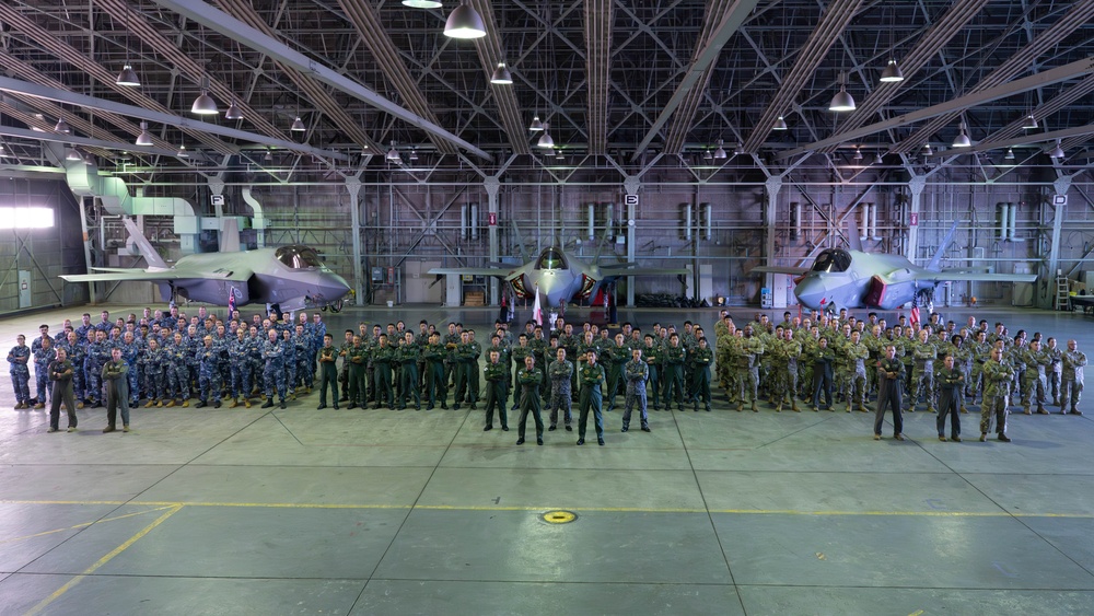 BG25: U.S., Japan and Australia perform Trilateral Exercise