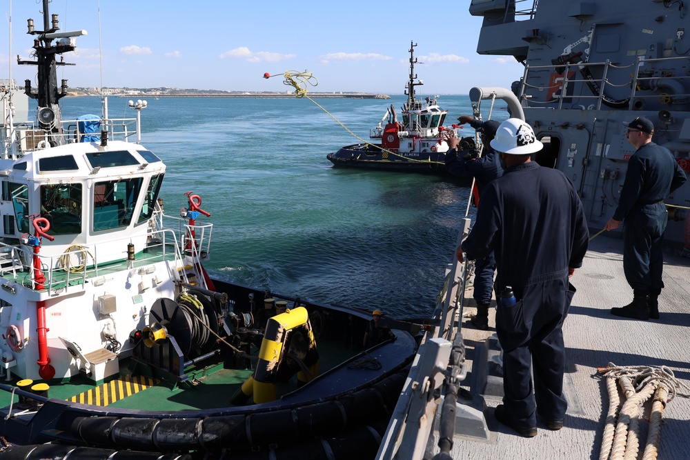 USS Paul Ignatius (DDG 117) conducts Sea-and-anchor evolution
