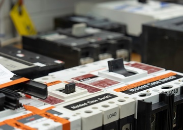 USACE tests circuit breakers at McAlpine Locks and Dam