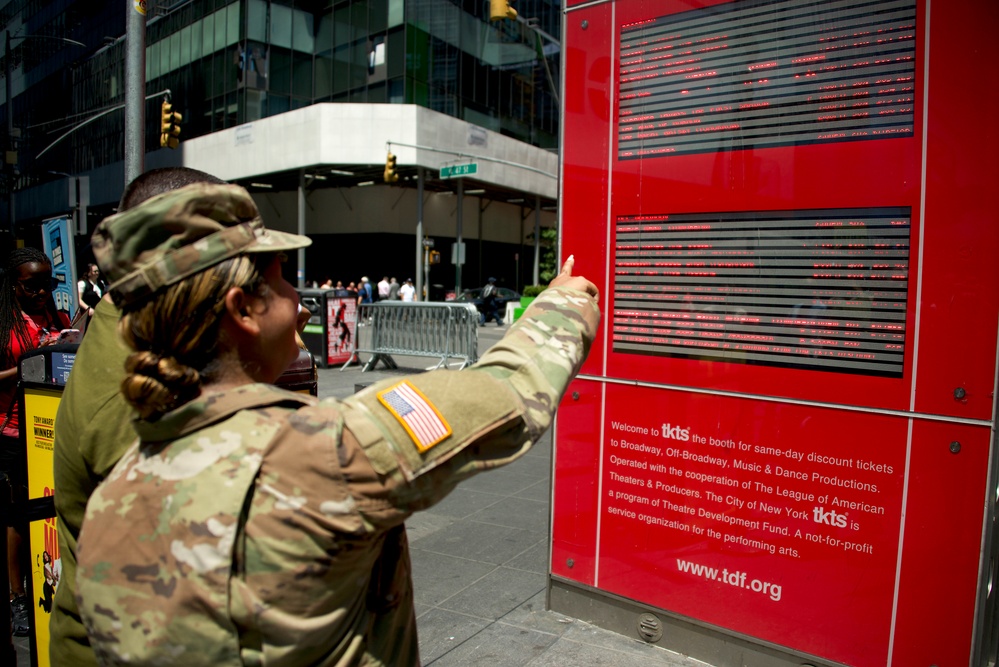 U.S. Army Reserve Soldiers Visit Times Square