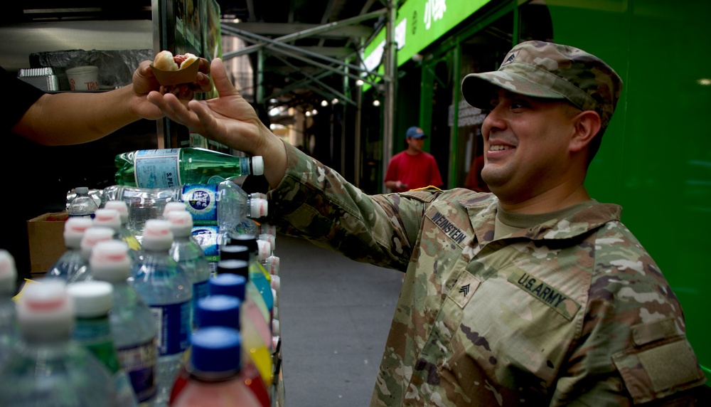 U.S. Army Reserve Soldiers Visit Times Square
