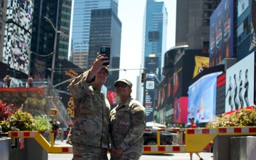 U.S. Army Reserve Soldiers Visit Times Square
