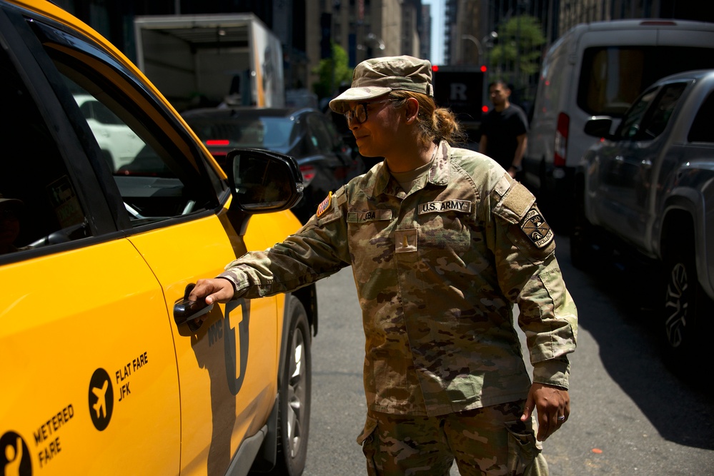 U.S. Army Reserve Soldiers Visit Times Square