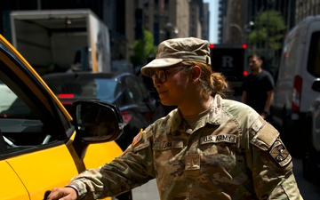 U.S. Army Reserve Soldiers Visit Times Square