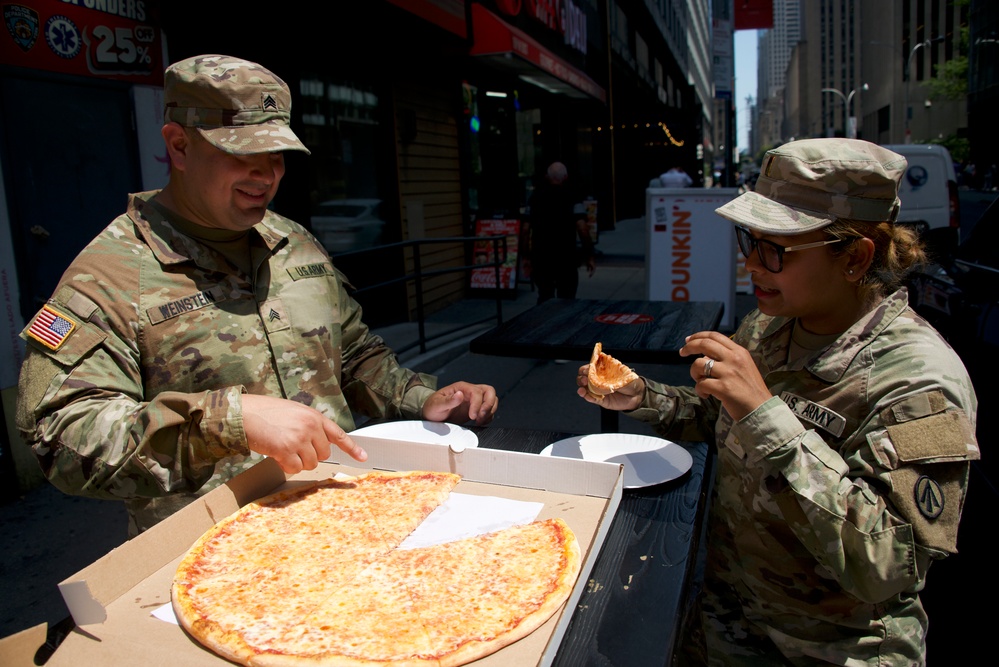 U.S. Army Reserve Soldiers Visit Times Square
