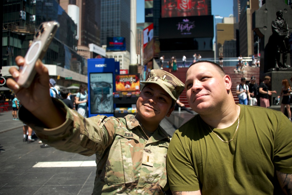 U.S. Army Reserve Soldiers Visit Times Square