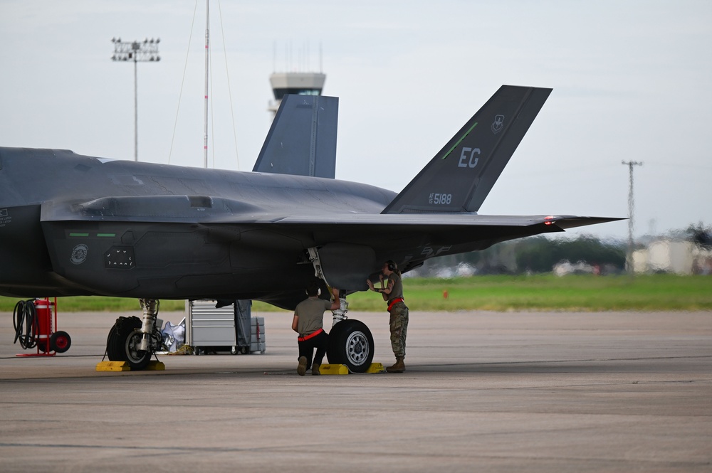60th FS executes exercise Lonestar Lightning
