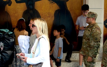 U.S. Army Reserve Soldiers Visit Broadway