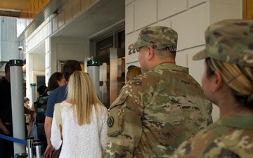U.S. Army Reserve Soldiers Visit Broadway